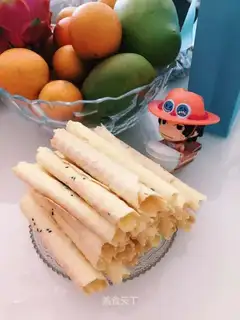 Sesame egg rolls