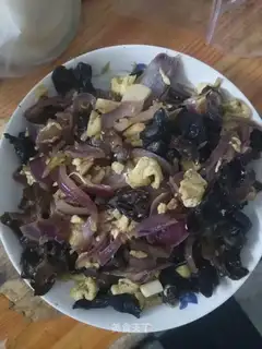 Onion wooden eggs