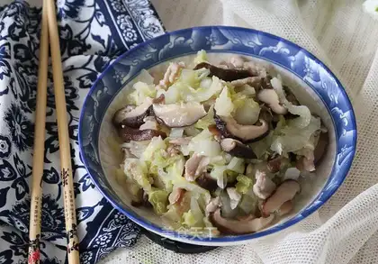 Cabbage mushrooms and fried meat