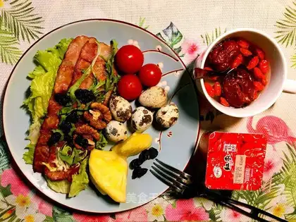 Bacon and lettuce breakfast