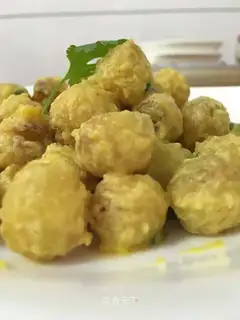 Salted eggs and yellow berries