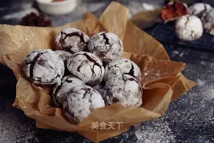 Vanilla chocolate snowball