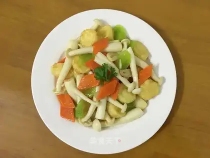 Seafood mushrooms fried with jade tofu