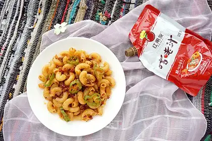 Cheese and beef macaroni