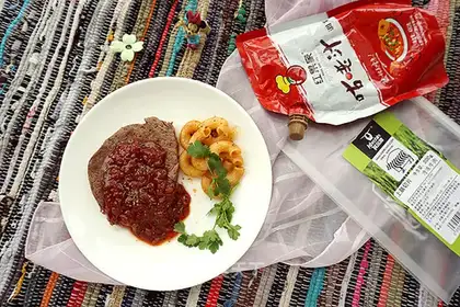 Cheese and steak with macaroni