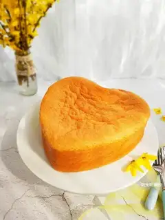 Heart-shaped sponge cake