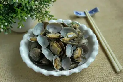 Scrambled clams