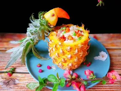 Parrot pineapple rice