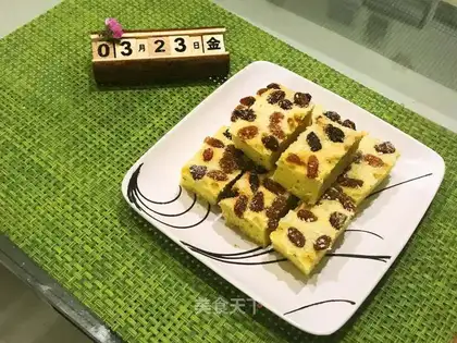 Coconut raisins. Low sugar cake