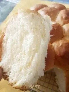 Tore bread with your hands