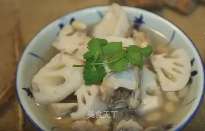 Lotus peanut pig bone soup
