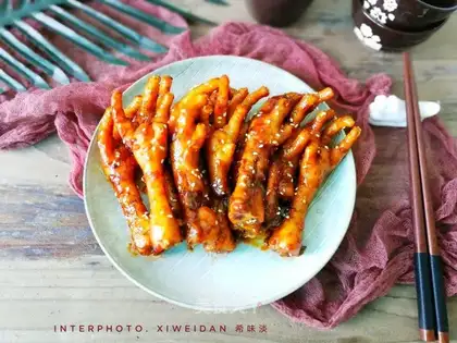 Chicken claws with sour sauce