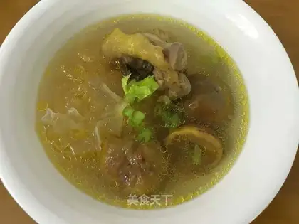 Chestnut, silver-eared chicken soup