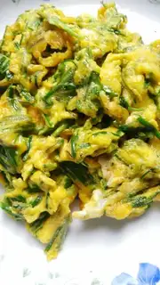 Wild onion fried eggs
