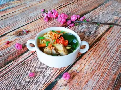 Bean sprouts, rib soup
