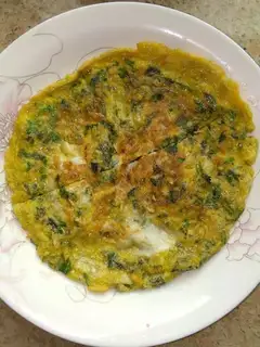 Eggs with gravy