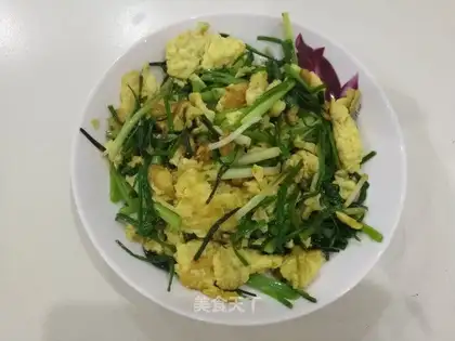 Wild onion fried eggs