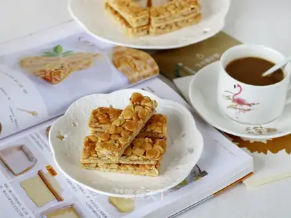 French caramel almonds