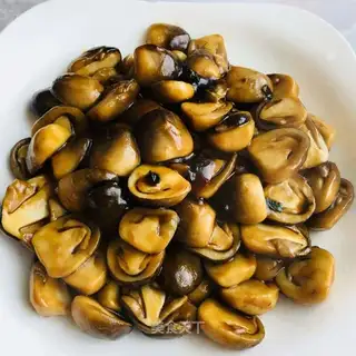 Pelican mushrooms