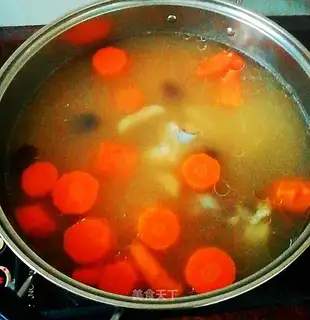 Pink carrot pigbone soup