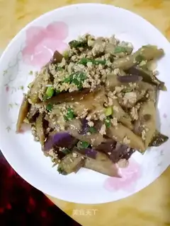 The meatloaf hand tore the eggplant