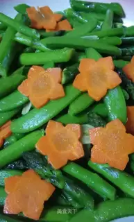 The green red flowers