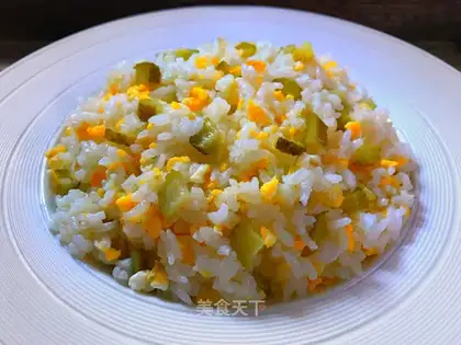 Sour cucumber egg fried rice