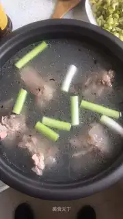 The making of hotpot soup