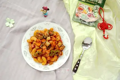Sweet sauerkraut with macaroni