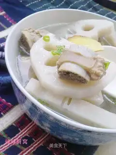 Lotus root and pork ribs soup
