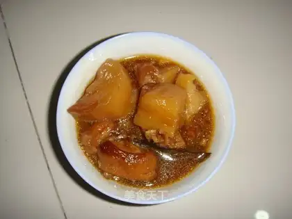 Potatoes fall in love with fat pig feet