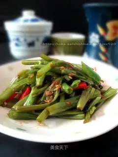 distiller's grains and water spinach stalks