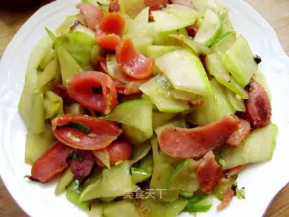 stir-fried sausage with cucumber slices