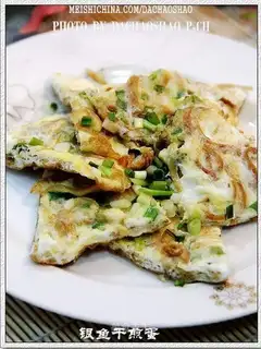 Fried eggs with dried whitebait
