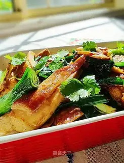 stir-fried chicken in soy sauce with ginger and garlic