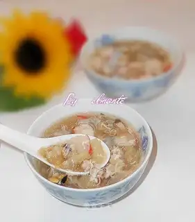 Fish maw seafood soup