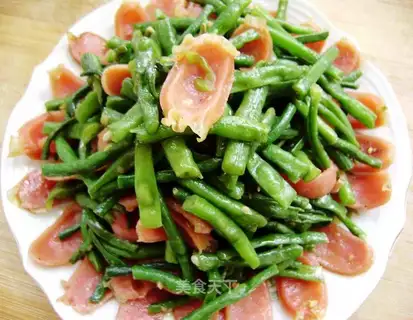 stir-fried sausage with cowpea