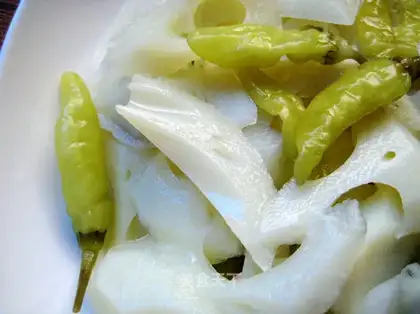 Lotus root slices with pickled pepper