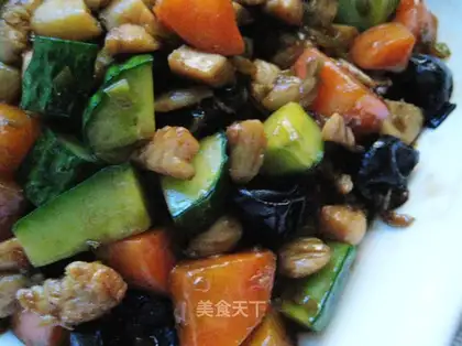 diced chicken with chopped pepper