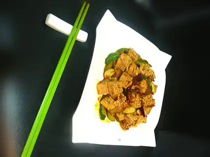 stir-fried chrysanthemum shellfish with spicy sauce