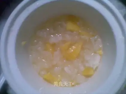 Rock sugar, tremella and pineapple soup