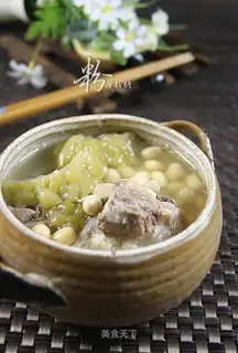 Cold melon, soybean and fan bone soup