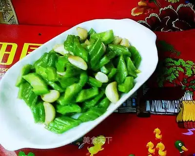 Braised bitter gourd with garlic