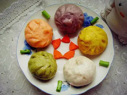 Rainbow steamed buns