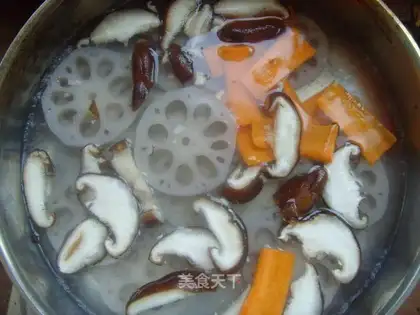 Steamed lotus root with mushroom