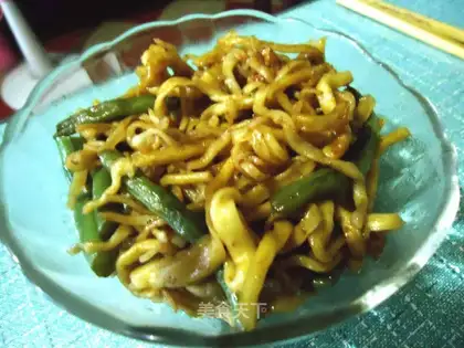 Doujiao braised noodles
