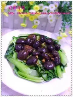 Mushrooms and green vegetables