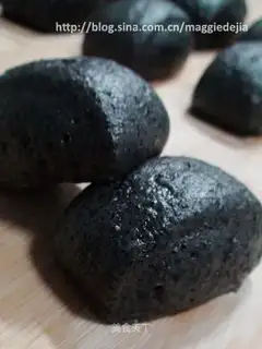 Black sesame steamed buns