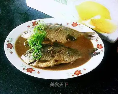 Roasted crucian carp with green onions