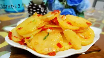 stir-fried potato slices with chopped pepper